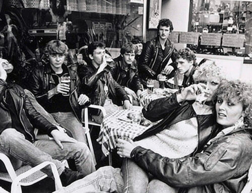 Spotlight: ‘No Future’ young people on a Valkenburg terrace (1983)