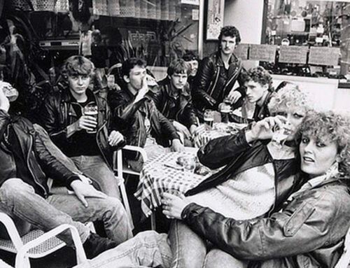 Spotlight: ‘No Future’ young people on a Valkenburg terrace (1983)