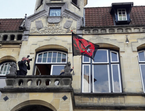 Museum hangt bokkenrijdersvlag weer uit