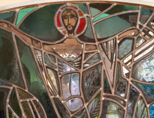 Schenking twee glas in loodramen van Eugène Laudy aan Museum Valkenburg